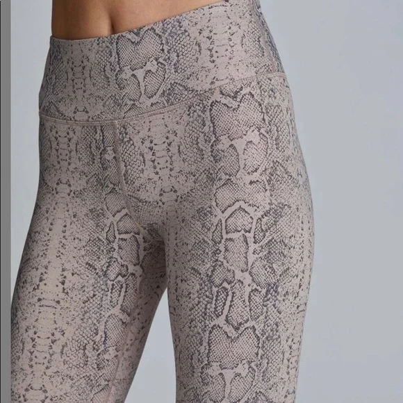 Noli Yoga stretch leggings size small NWT - Picture 4 of 7